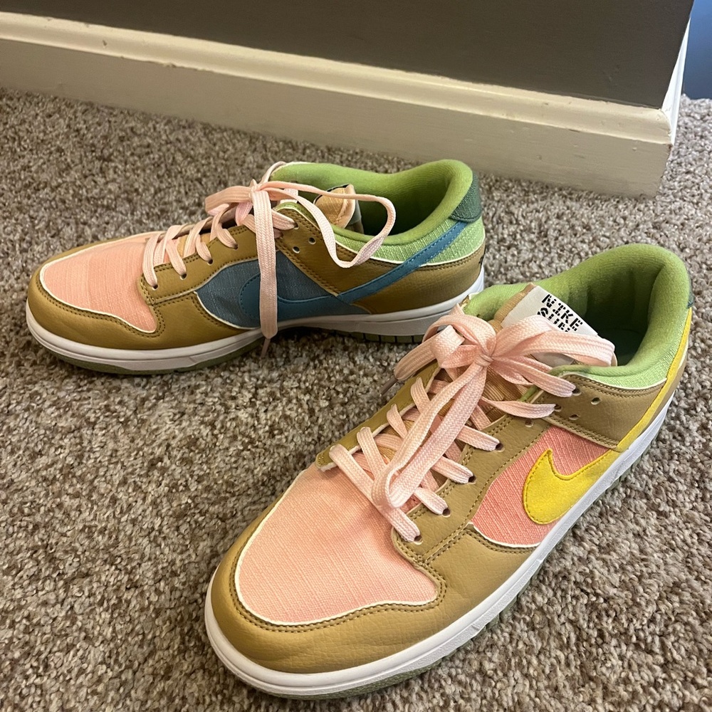Nike sun club men’s 8, women’s 9ish. Worn once.